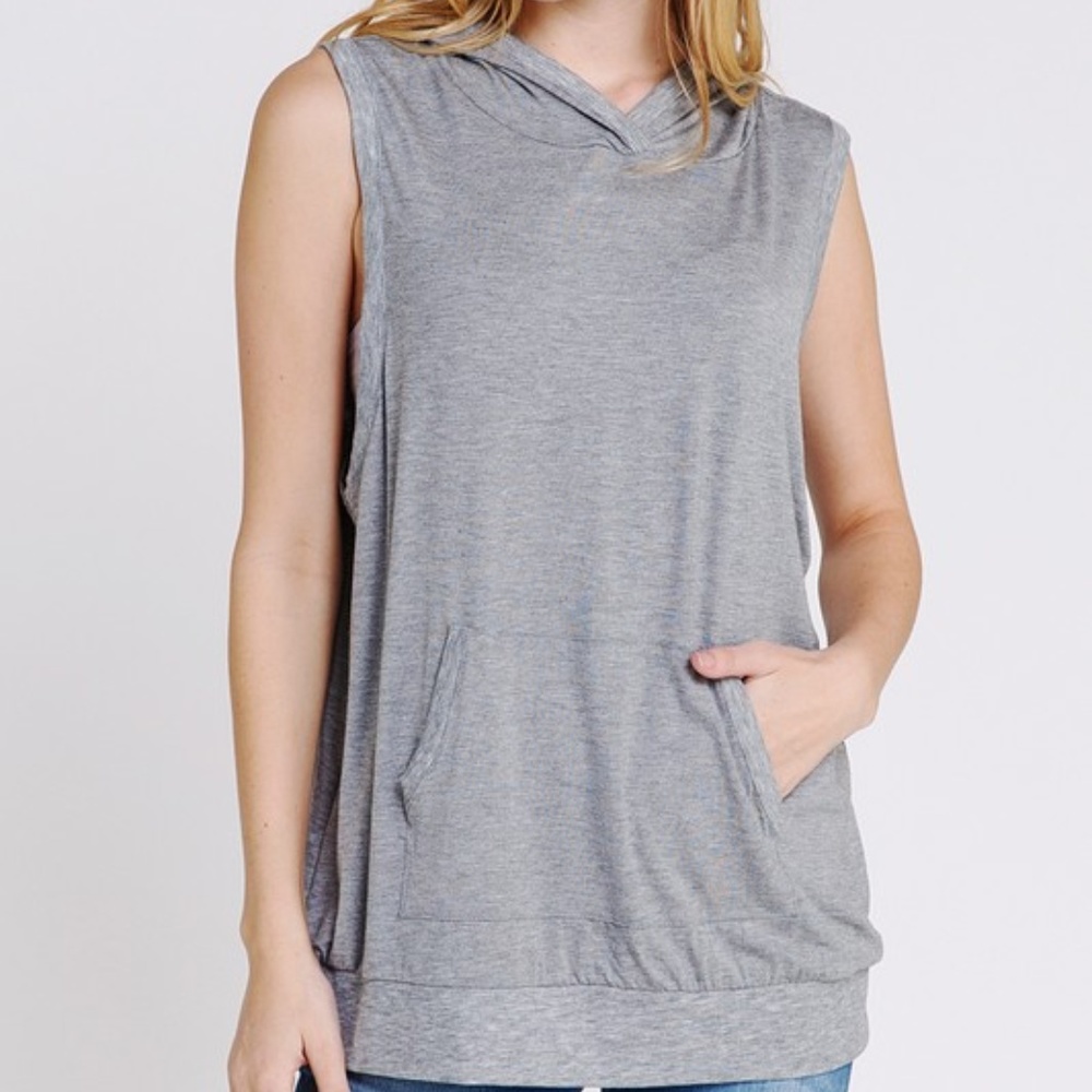 Sleeveless solid hoodie with front kangaroo pocket